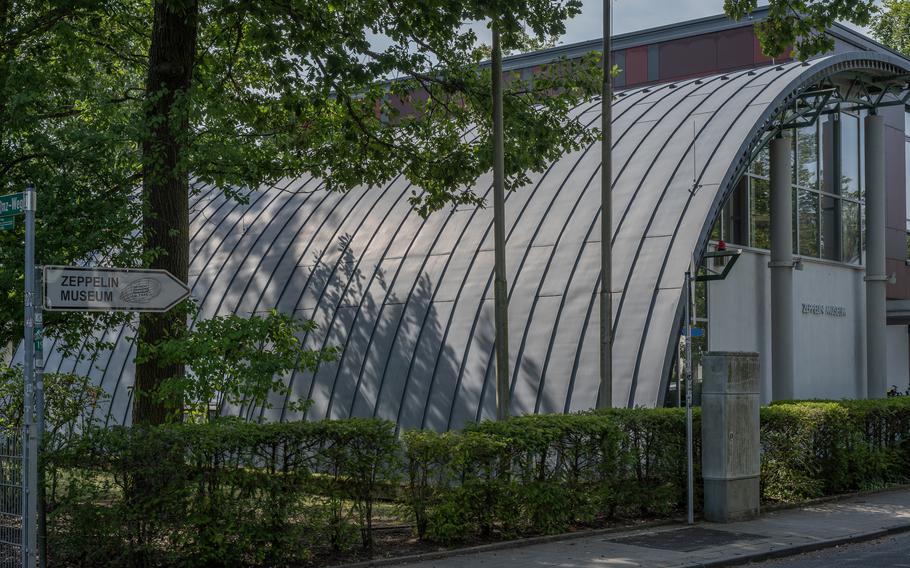 The Zeppelin Museum building in Neu-Isenburg, Germany, was designed to correspond to one-fourth of a cross section of the first commercial Zeppelin model, the LZ 10 Schwaben. Its construction calls to mind the building of the airship's skeleton.