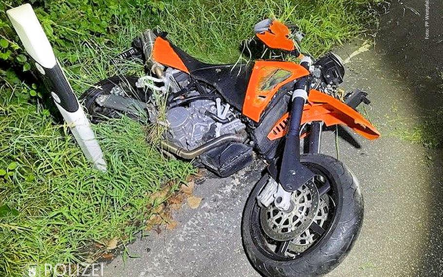 This orange KTM off-road bike was stolen in Hütschenhausen. The thieves had an accident nearby and fled.