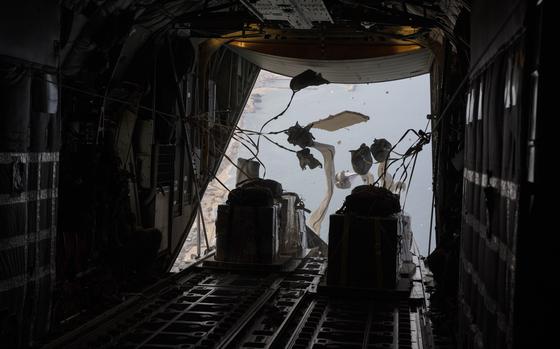 An airplane from U.S. Air force airdrops humanitarian aid over Gaza ...