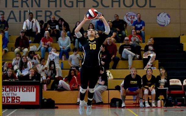 Stuttgart's Mia Snyder sets the ball during an Oct. 5, 2024, match against Kaiserslautern at Kaiserslautern High School in Kaiserslautern, Germany.