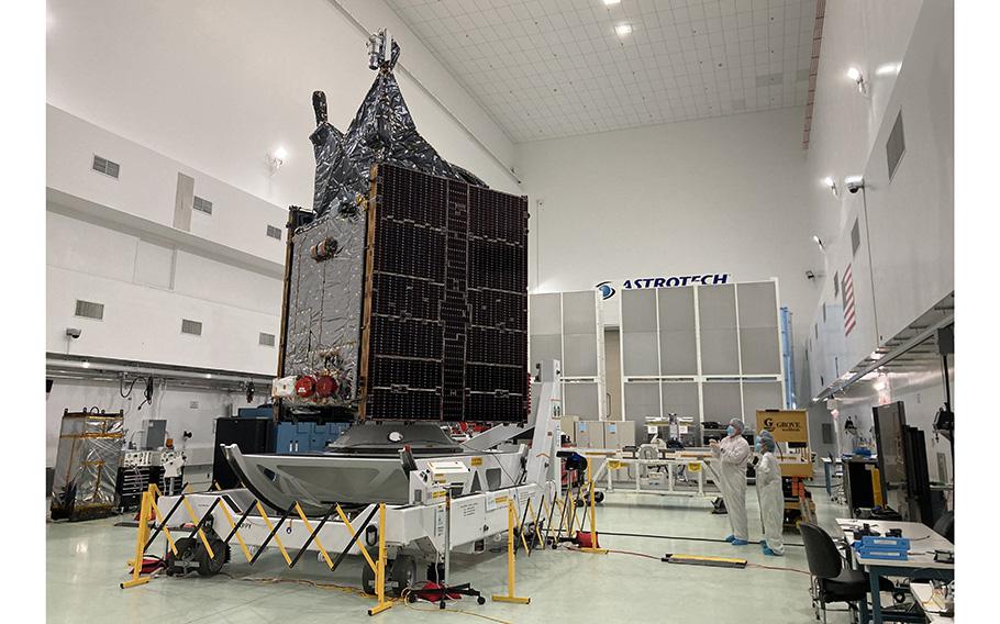 NASA’s Psyche project manager Henry Stone shows journalists the probe in the clean room at Astrotech’s facilities in Titsusville, Fla., on Aug. 11, 2023. 