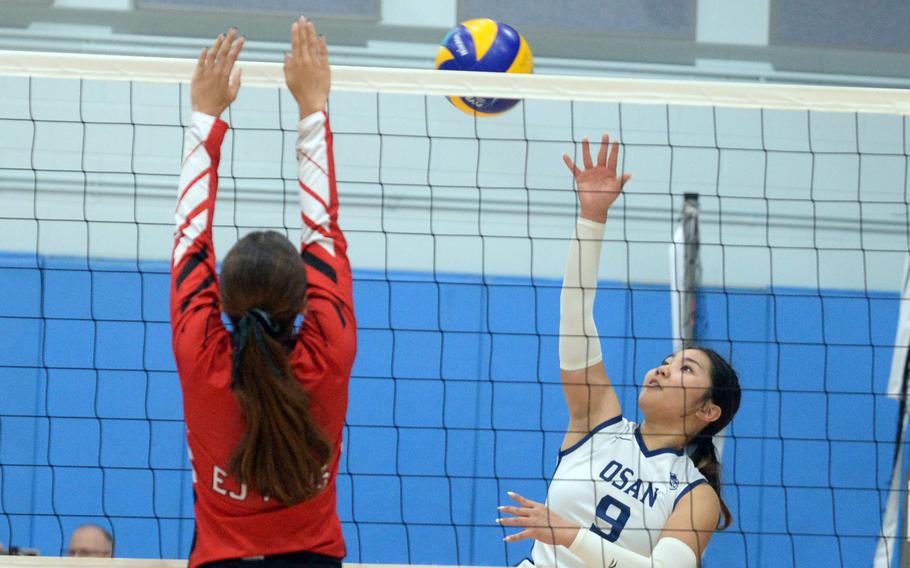 Clarice Lee plays volleyball.