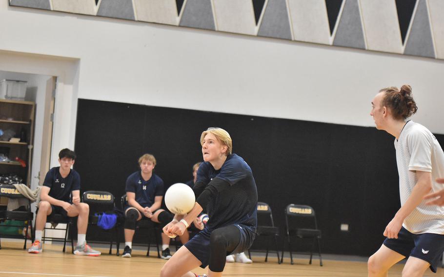 Timothy Sivonen bumps the ball.