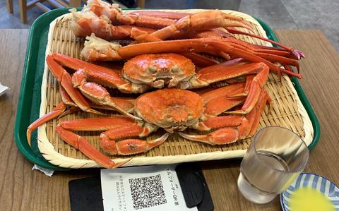 The first round of all-you-can-eat snow crabs at the Kanimatsuri restaurant in Tokyo.