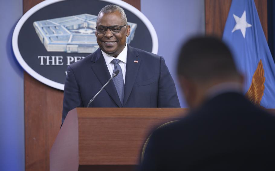 Secretary of Defense Lloyd J. Austin III briefs media members, the Pentagon, Washington, D.C., Nov. 17, 2021. 