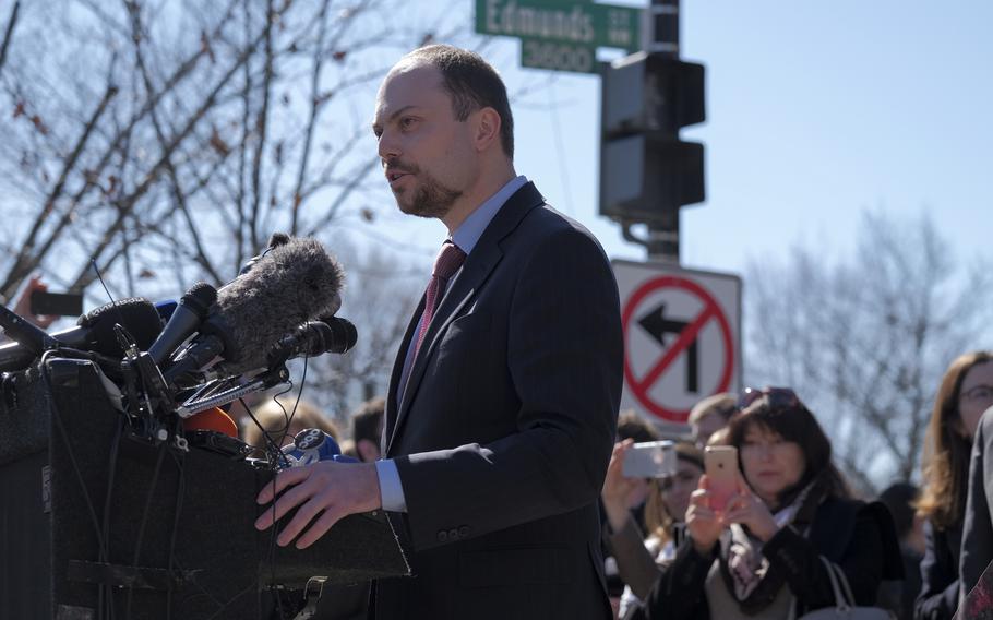 Vladimir Kara-Murza speaks in front of the Russian Embassy in 2018 in Washington. 