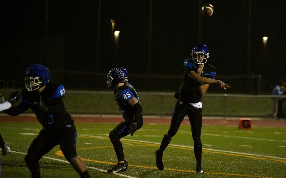 Michael Gonzales throws a pass.