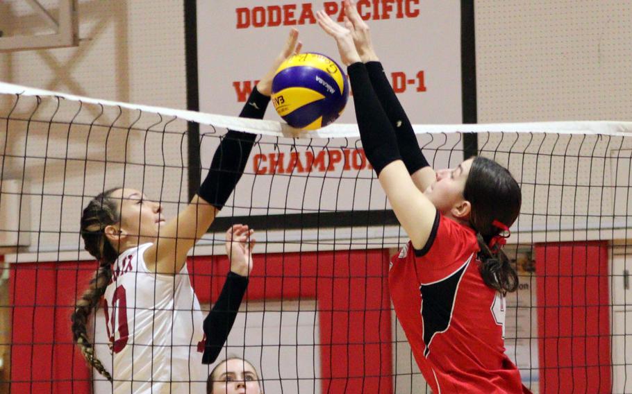 Giovanna Kennedy and On Chen battle at the net.