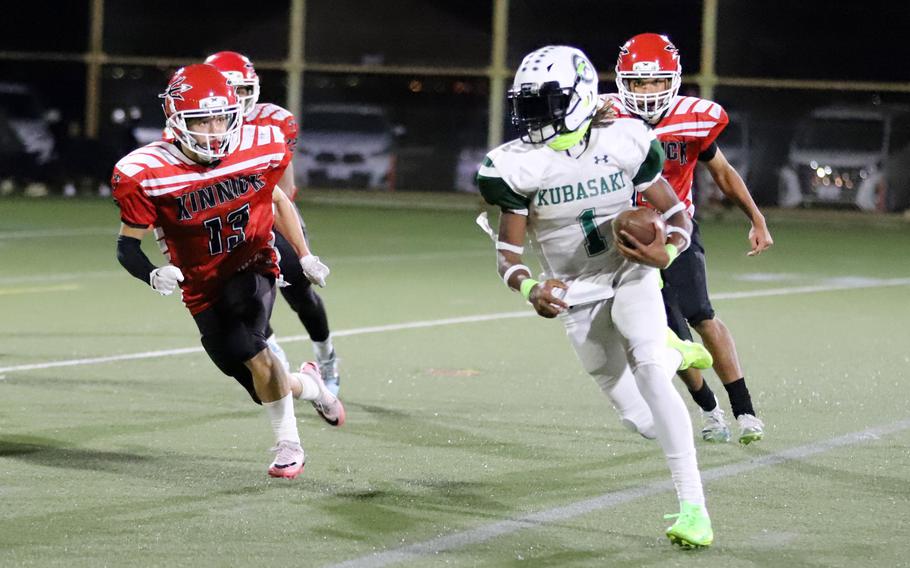 Carlos Cadet avoids a tackle.