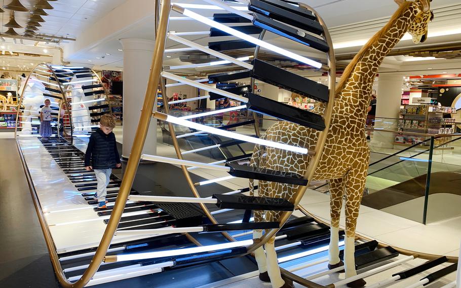 Selfridges Stands As London s Spectacle Of Salesmanship Stars And Stripes