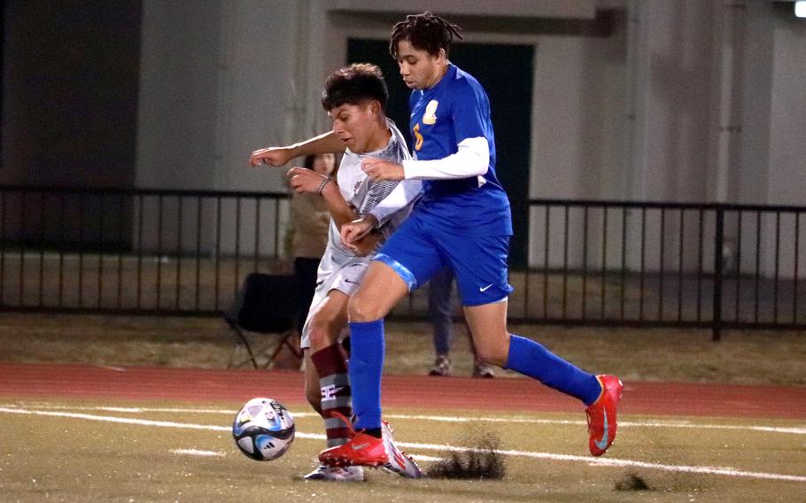 Samuel Tokiyoshi-Gray and Oliver Mascorro battle.