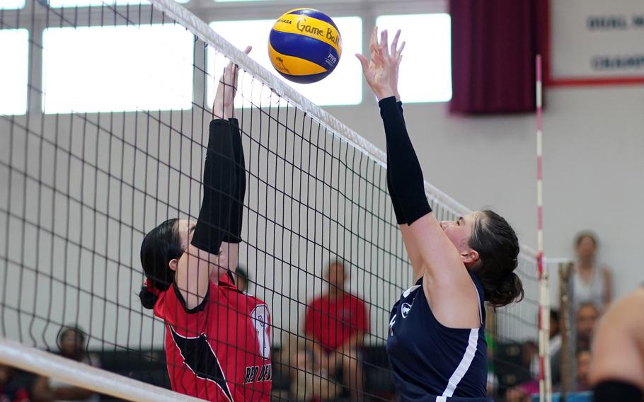 Nile C. Kinnick’s Isabella Marchetti and Sacred Heart’s Maya Jakobsen battle for the ball during Saturday’s Red Deivls four-set victory in a Kanto Plain match.