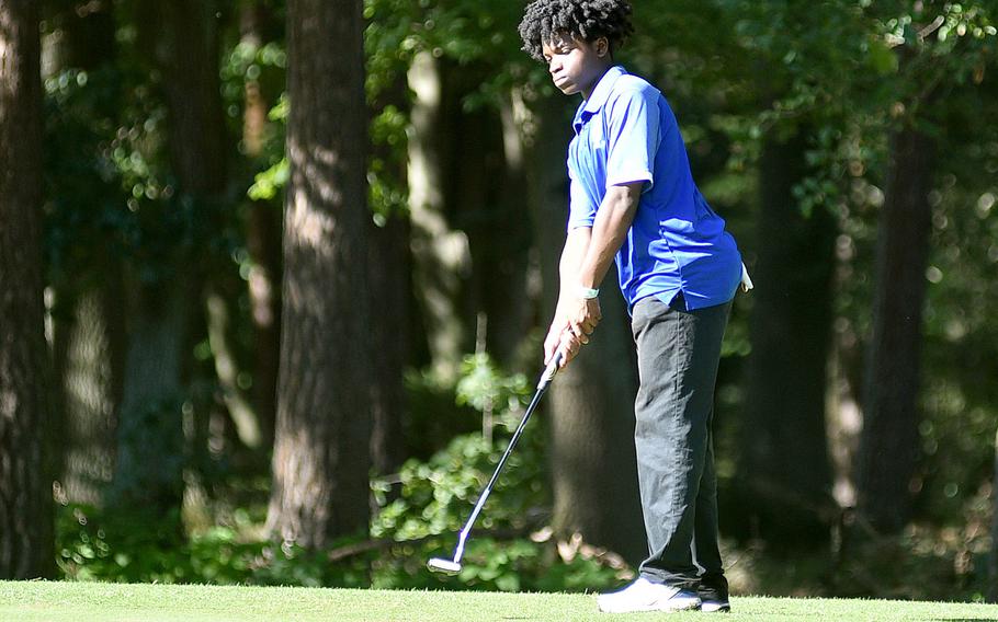 Royal David Obermuller putts during a Sept. 28, 2023, tournament at Woodlawn Golf Course on Ramstein Air Base, Germany.