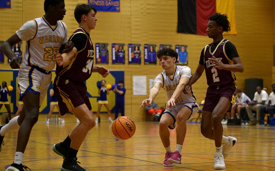 Jonah Harvey passes the ball.