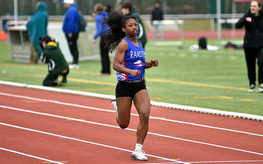 Isabella Greenridge sprints to the line.