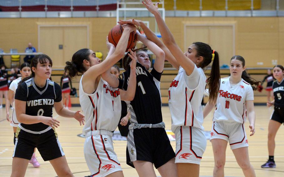 Keira Burke and Leah Renk go for the ball.