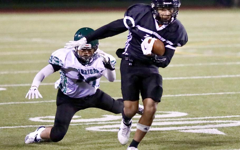 Zama's Keahnu Araki takes off for the end zone on a 25-yard touchdown run.