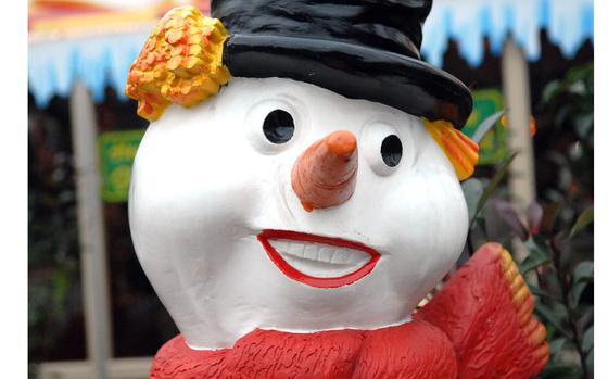 HED: Jolly & happy, 2007

Maastricht, Netherlands, Dec. 14, 2007: Frosty greets visitors to the Maastricht Christmas market. 

Check out Stars and Stripes' European Christmas Market Magazine to find markets and holiday events near you!
https://europe.stripes.com/t_community_tags/christmas-magazine

META TAGS: Travel; holidays; christmas; hanukkah; weekend getaways