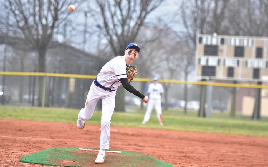 Sawyer Baxter pitches.