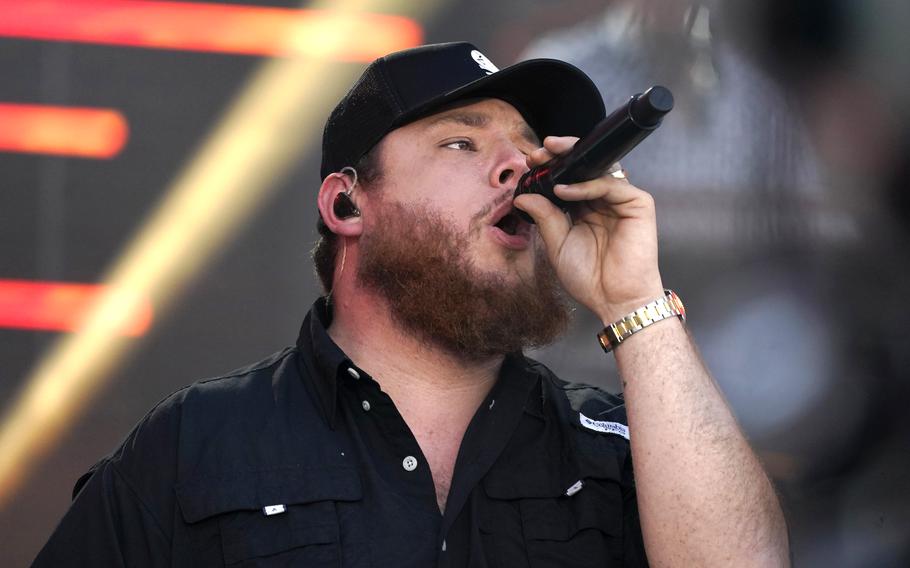 Luke Combs is scheduled to play in London on Oct. 19.