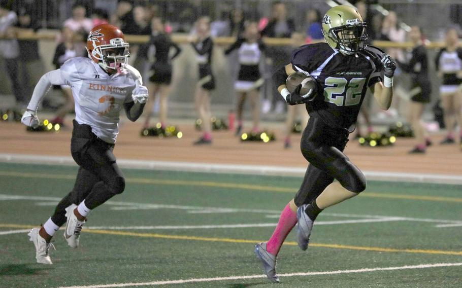 Humphreys' Andrew Thompson makes for the end zone ahead of Nile C. Kinnick's Xavier Wright.