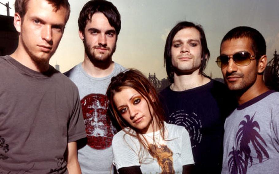 Flyleaf. Flyleaf ПЭТ Силс. Flyleaf 2005. Bales Flyleaf.