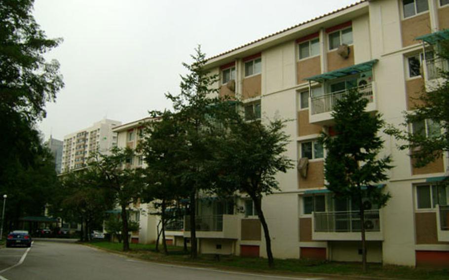 Many enlisted servicemembers and junior-grade officers reside at Hannam Village and work at nearby Yongsan Garrison in Seoul.