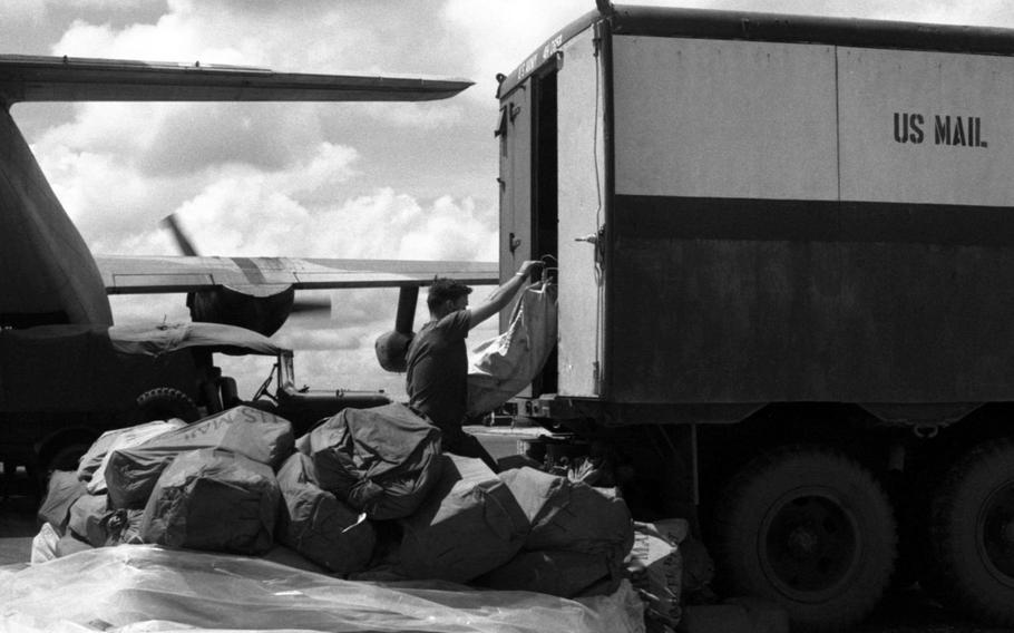 Soldiers from the 41st Army Postal Unit (Airmobile) load mail onto a truck at Tay Ninh in 1968.