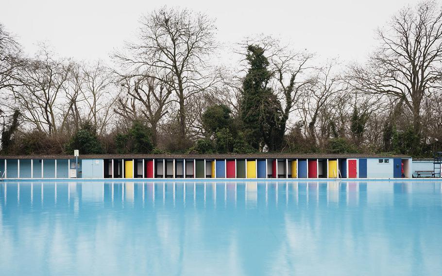 Jonathan Syer, "Tooting Bec Lido, London" | Lidos were perhaps at their most popular between the wars when people took their holidays here in England. Many of them were built in the 1930s or earlier and were naturally located on the English south coast, which was a favoured holiday destination for those living in London and the home counties. Most have been left to decay or lost under modern developments, such as Ramsgate's once booming pool which is now under a car park.
