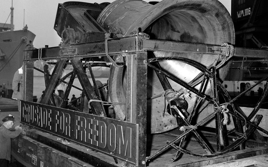 The Freedom Bell is unloaded from the USNS Gen. R.S. Blatchford in Bremerhaven in October, 1950.