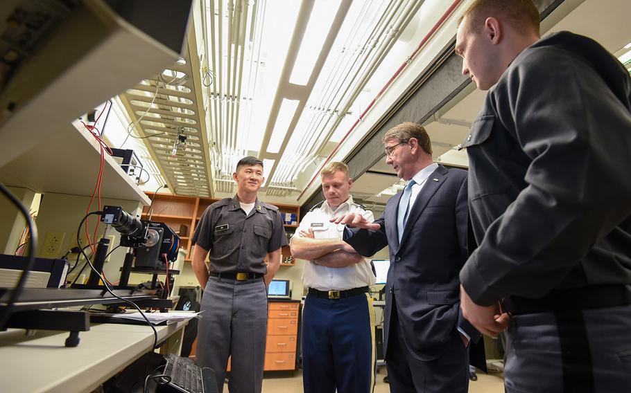 Defense Secretary Ash Carter speaks with West Point cadets and an instructor in a physics lab at the U.S. Military Academy on March 23, 2016.