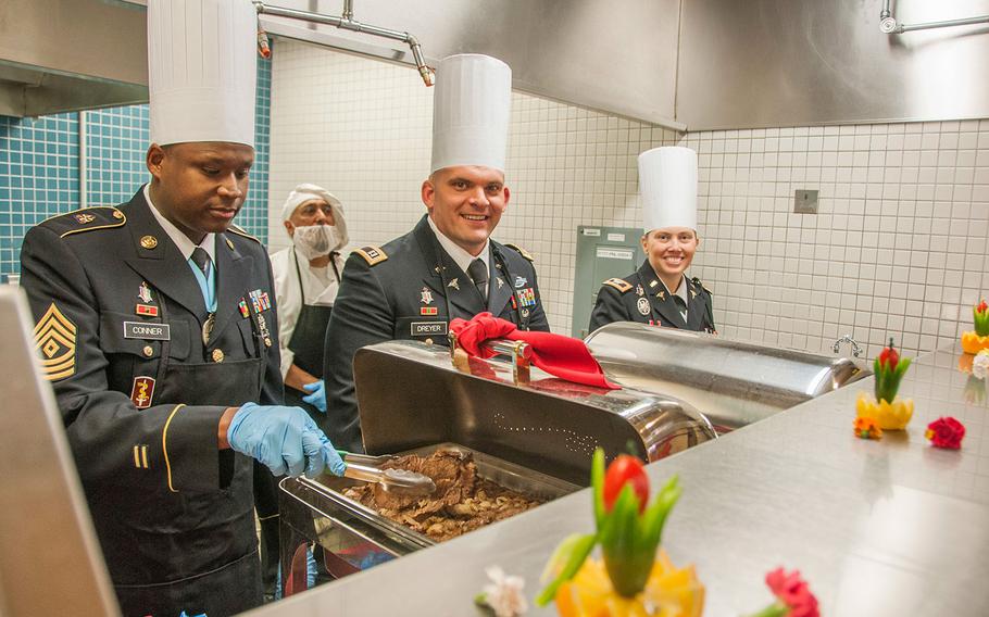 William Beaumont Army Medical Center leaders served hundreds of soldiers, staff and beneficiaries a Thanksgiving meal on Nov. 17, 2016.