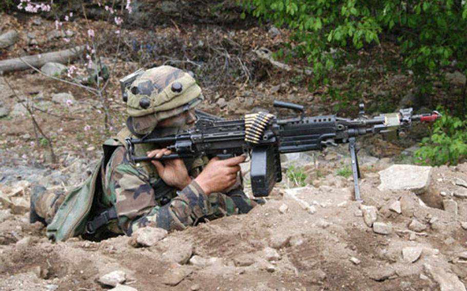 A soldier from the 2nd Infantry Division&#39;s C Company, 1st Battalion, 503rd Infantry Regiment reacts to contact with the enemy during training at Blackhawk Range this week.