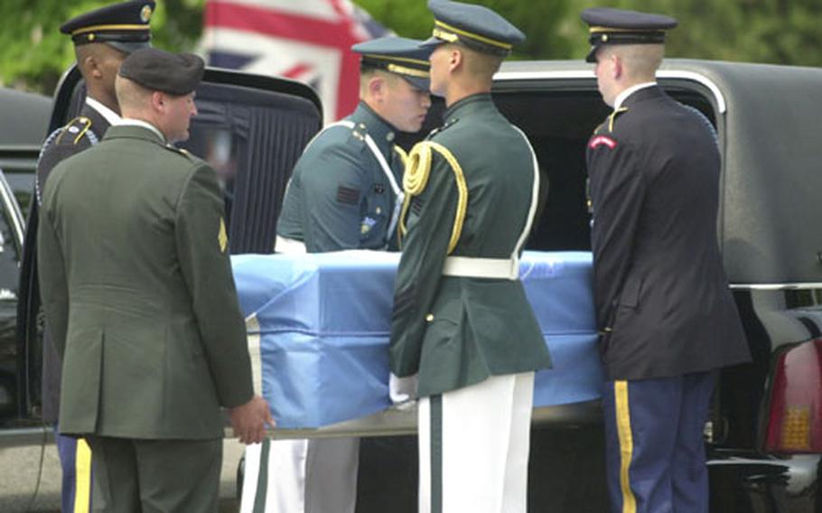 An honor guard places a coffin containing remains thought to be those of an American soldier into a hearse Thursday at a Yongsan Garrison repatriation ceremony.