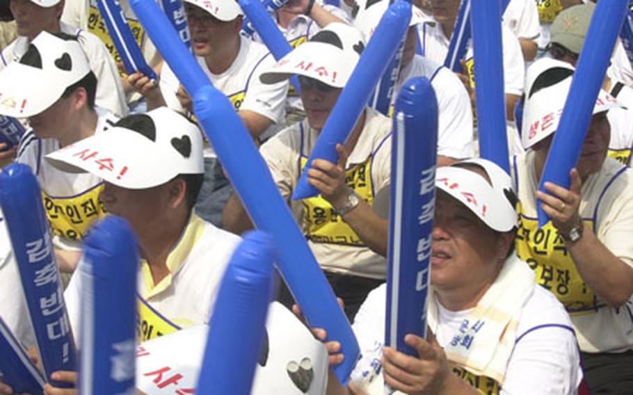 Thousands of base employees rallied Thursday in Seoul to voice their fears of possible job cuts.