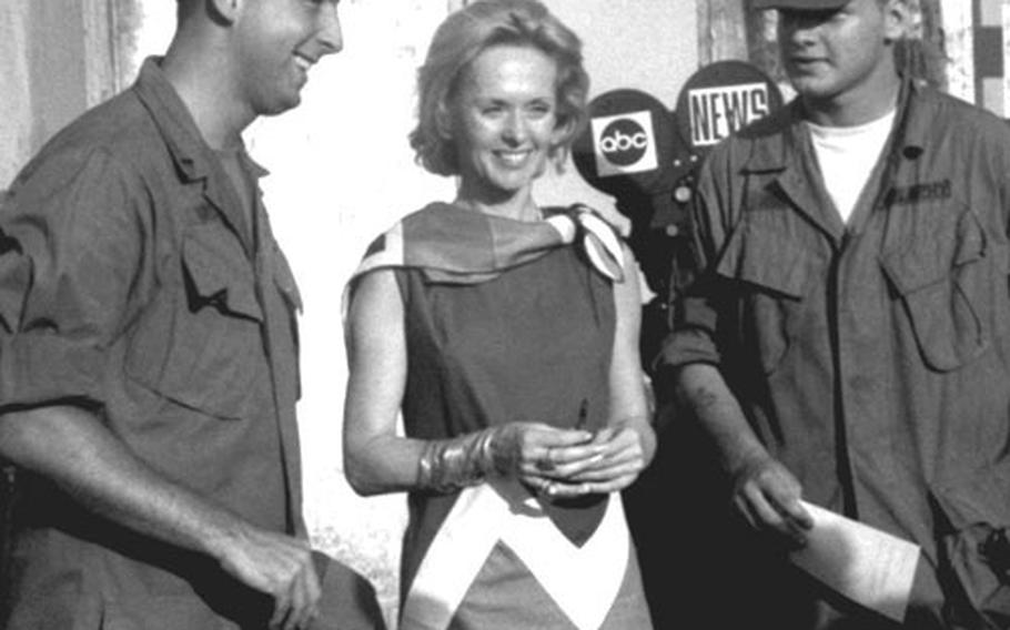 Tippi Hedren talks with servicemembers at Cat Lai.