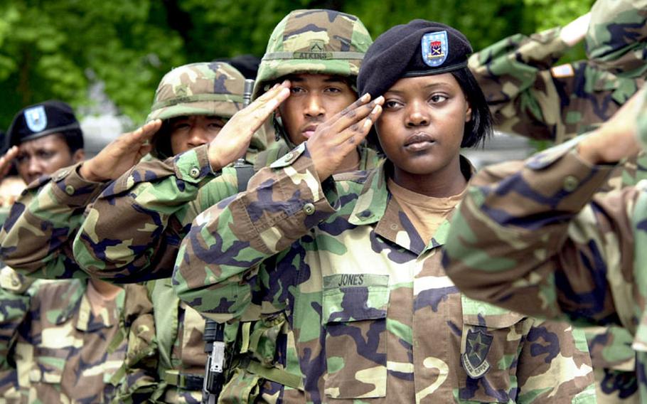 Members of the U.S. Army&#39;s 8th Personnel Command salute during an inactivation ceremony Wednesday at Yongsan Garrison.