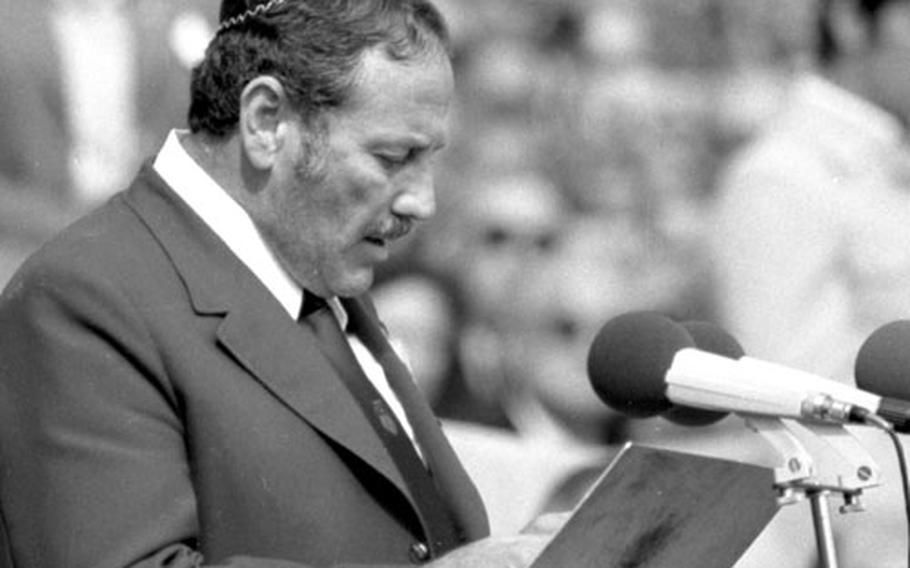 Shmuel Lalkin, chief of the Israeli team at the 1972 Olympics, speaks at the memorial service.