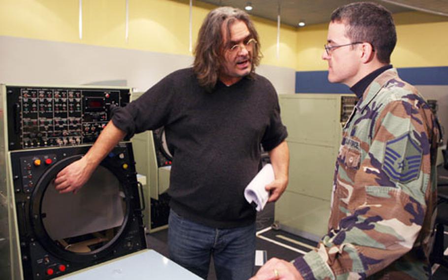 Paul Greengrass, director of the Universal Pictures film “Flight 93,” discusses the construction of the NEADS control center set with Air Force Master Sgt. Larry A. Schneck at Pinewood Studios in London. Dozens of U.S. airmen are playing extras in the film, based on the Sept. 11, 2001, flight that crashed into a Pennsylvania field. The movie is being shot in London.