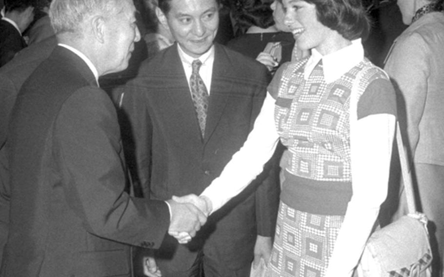 Dorothy Hamill meets Japan&#39;s Prince Takada.