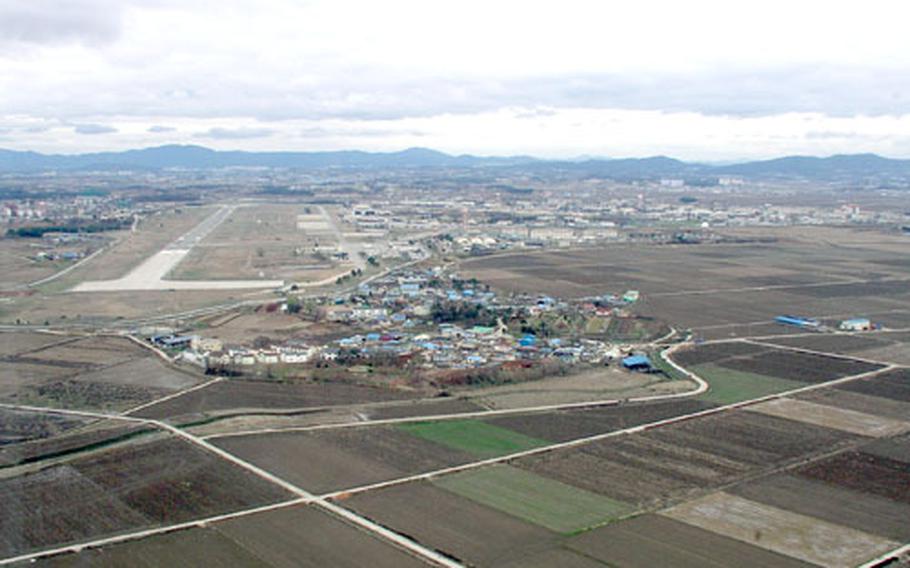 Just outside Camp Humphreys lies the village of Daechu-ri, whose farmers are resisting South Korean government efforts to evict them from the land. Daechu-ri is part of a vast tract of farmland the government purchased so that Camp Humphreys can triple in size and become the U.S. military’s main installation on the peninsula.