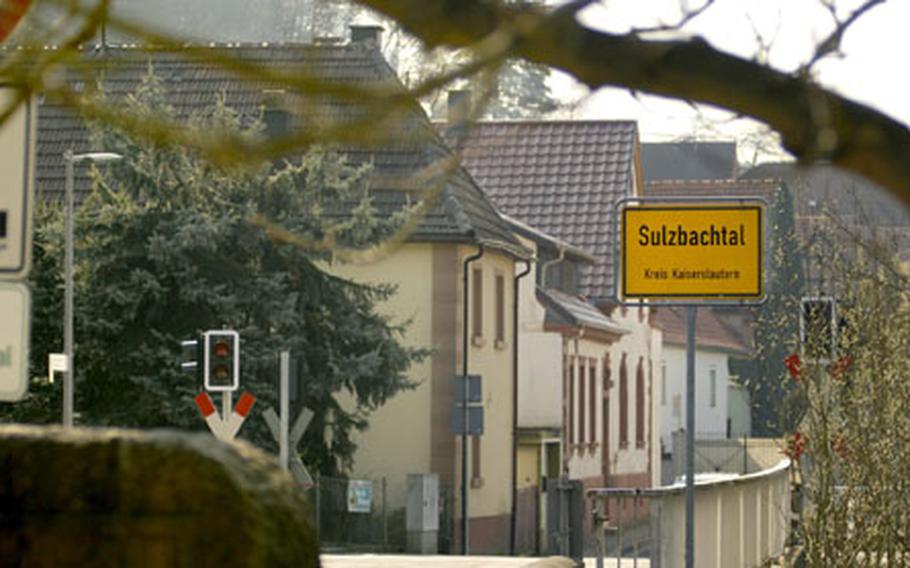 A civilian died in the town of Sulzbachtal, a suburb of Kaiserslautern, early Monday morning. A female soldier from the 1st Personnel Command soldier was charged with manslaughter for allegedly stabbing her husband to death.