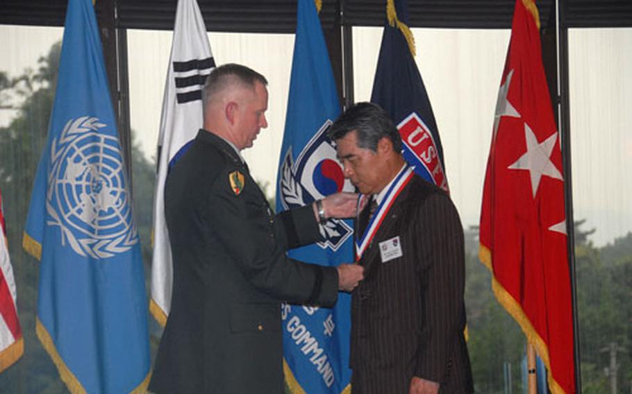 U.S. Forces Korea commander Gen. B.B. Bell, left, gives a medal to Park Byung-ho, one of eight recipients of USFK’s 2007 Good Neighbor Awards. The winners were honored at a ceremony and dinner at the Dragon Hill Lodge in Seoul.