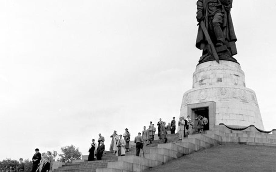 A statue of a bareheaded soldier stands atop the Hall of Fame.