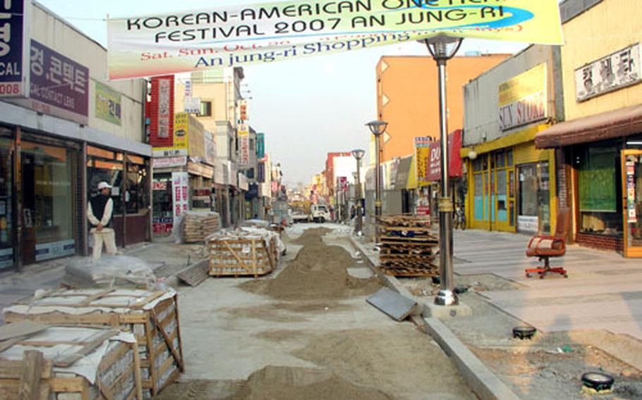 Workers are turning a popular shopping and entertainment strip into a pedestrian-only commercial zone.