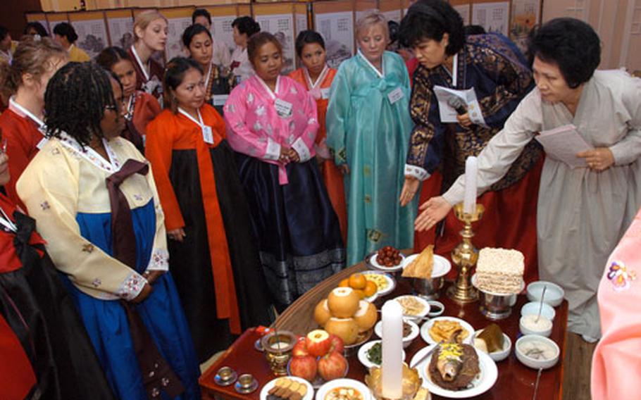 The Dongducheon Volunteer Center and Morale, Welfare and Recreation sponsored the event, which gave foreigners a glimpse into the Korean version of Thanksgiving.