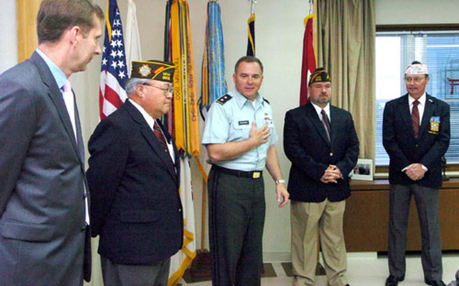 Camp Zama&#39;s cammander, Major Gen. Francis J. Wiercinski, center, expresses his appreciation to members of VFW 9612 before presenting them with a national award for community service Friday.