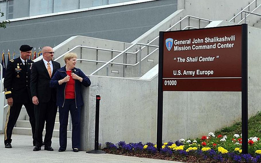 Joan Shalikashvili, her son Brant and U.S. Army Europe commander Lt. Gen. Mark Hertling, from right, look at the the sign they just unveiled, dedicating the new USAREUR mission command center to the former chairman of the Joint Chiefs of Staff, the late Gen. John Shalikashvili, in Wiesbaden, Germany, Thursday.