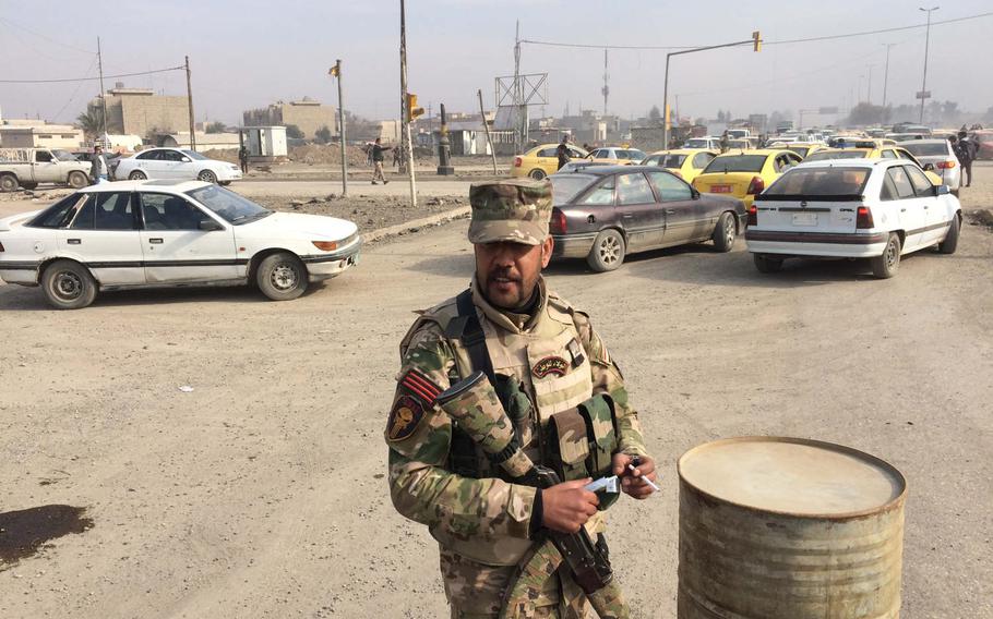 An Iraqi special forces soldier guards an intersection in Mosul, Iraq, on Saturday, Jan. 21, 2017. 