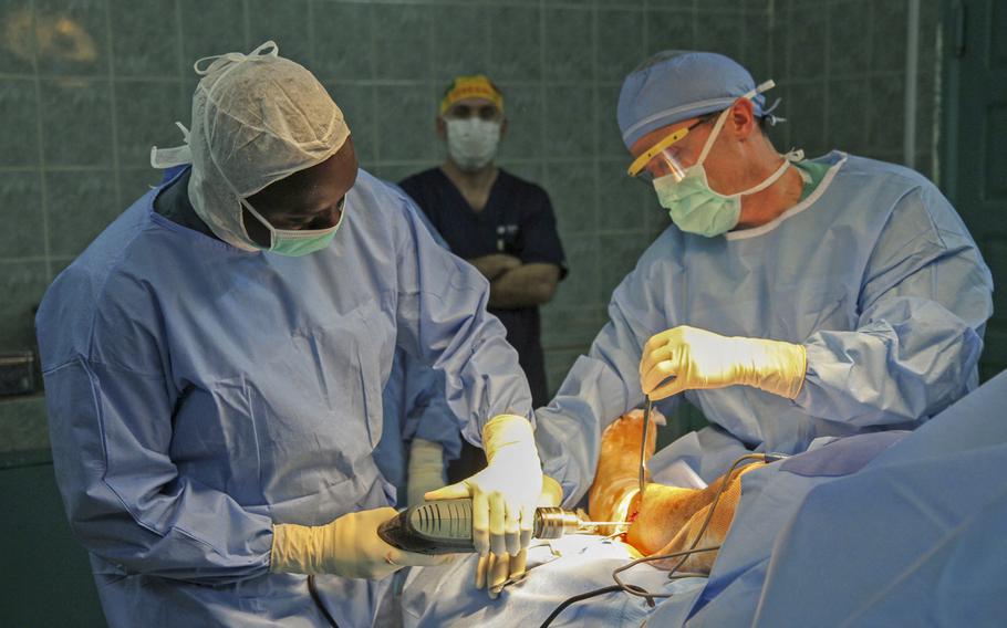 Senegalese surgeon Boubacar Mbaye and Vermont Air National Guard surgeon Maj. Anthony Donaldson conduct a surgery during Medical Readiness Training Exercise in Dakar, Senegal, Jan. 17, 2017. MEDRETE is a combined effort by the Senegalese government and the U.S. military.